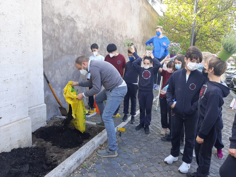 L’iniziativa dell’associazione Retake di Roma e dei ragazzi del Sacro Cuore